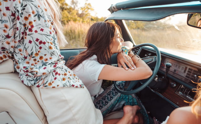 Filles en voiture