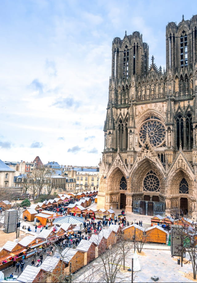 Marché de Noël et Cathédrale de Reims(c) Cyrille Beudot Office de Tourisme du Grand Reims
