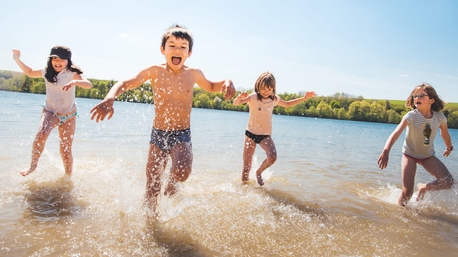 S&#039;amuser au Lac de Bairon