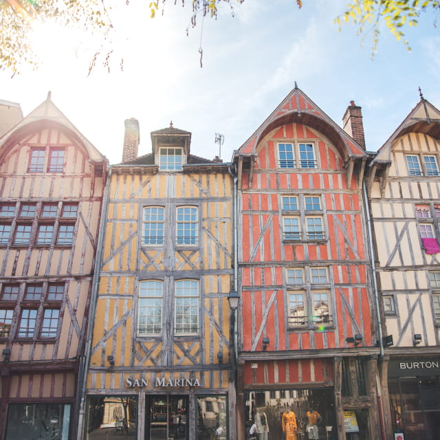 Place de l&#039;hôtel de ville Rue Emile Zola à Troyes