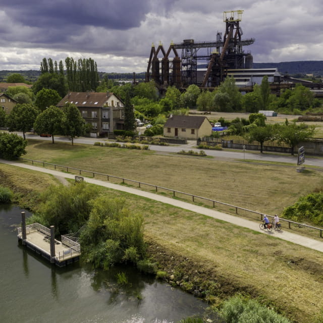 parc du haut-fourneau U4 / bord de Moselle