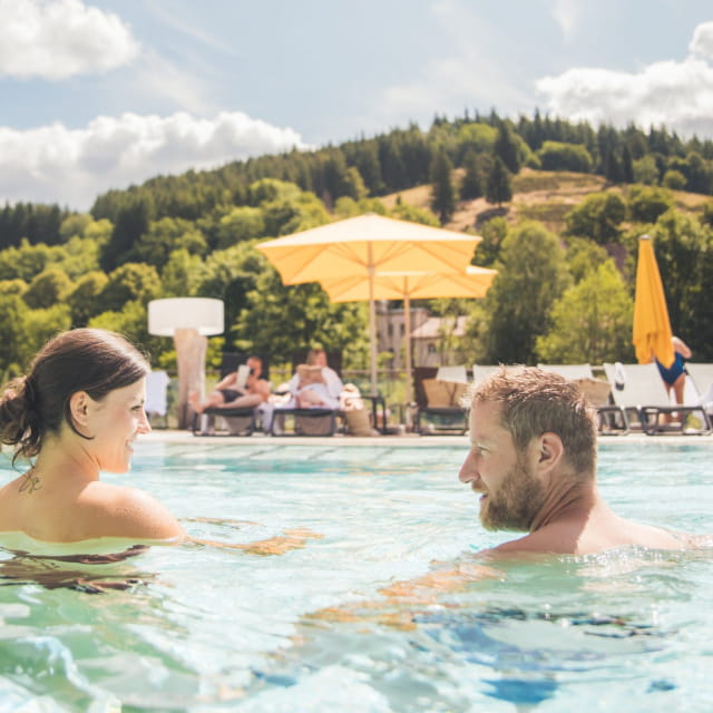 Piscine extérieure hôtel Julien Fouday