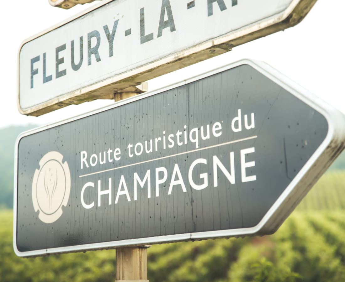 Panneau RTC entre Oeuilly et Fleury-la-Rivière