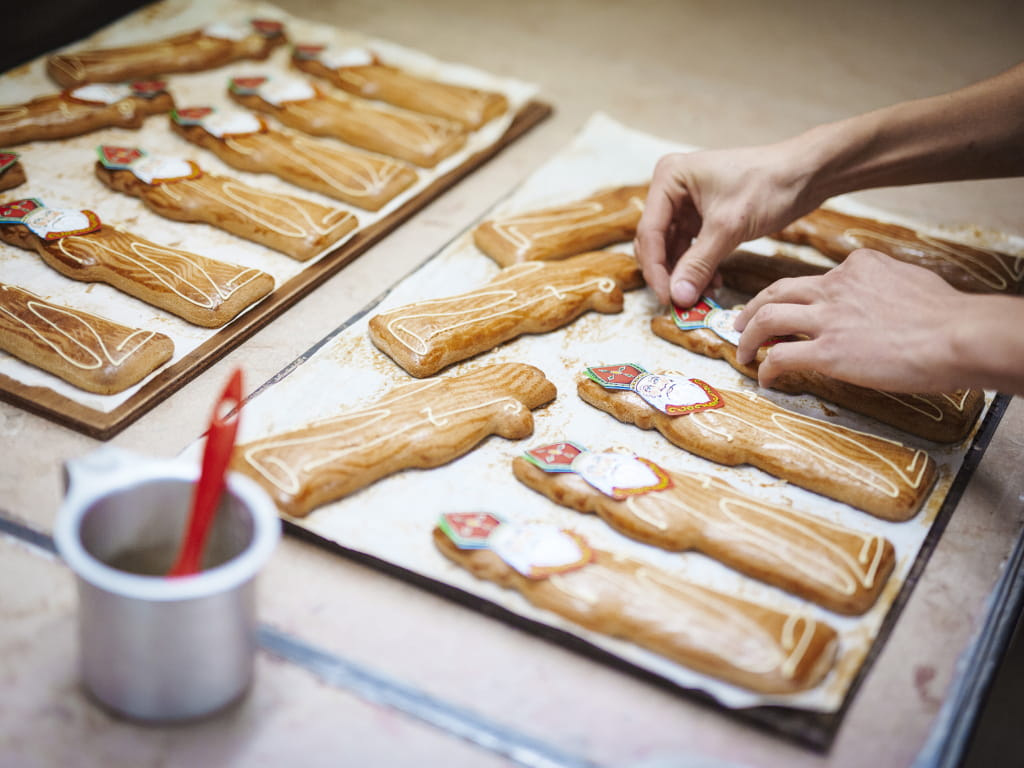 Glaçage et décoration des Saint-Nicolas en pain d&#039;épices