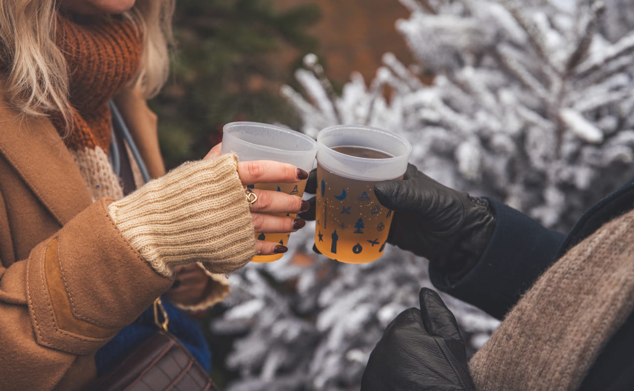 Jus de pomme chaud au marché de Noël