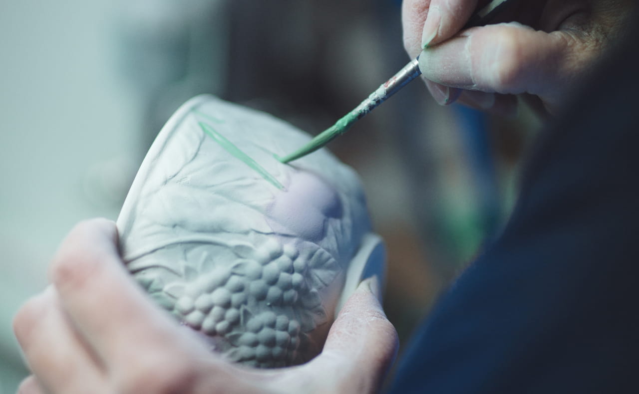 Peinture sur faïence à la main à Lunéville